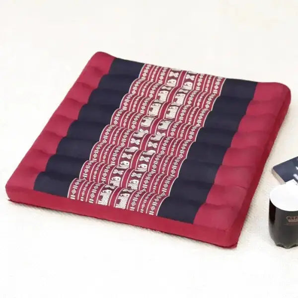 coussin-meditation-carre-avec-motifs-ethniques