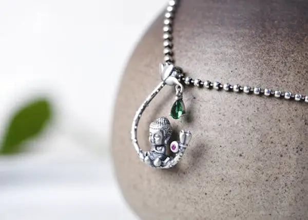 Pendentif Bouddha – Divinité Bouddhiste en Argent Sterling