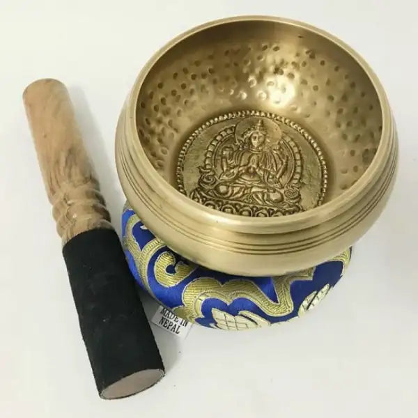 bol-tibetain-chantant-dore-avec-motif-de-bouddha
